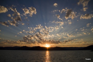 Coucher de soleil sur le lac de Salagou